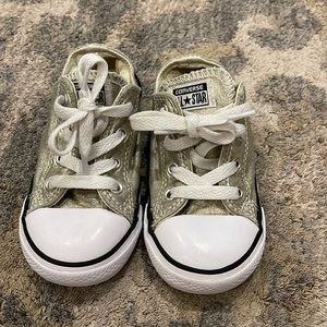 Gold Converse toddler size 8